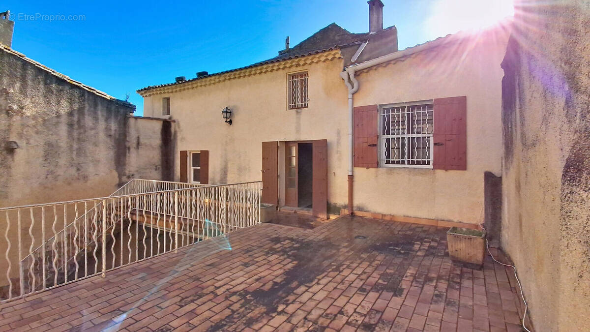 Maison à DOMAZAN