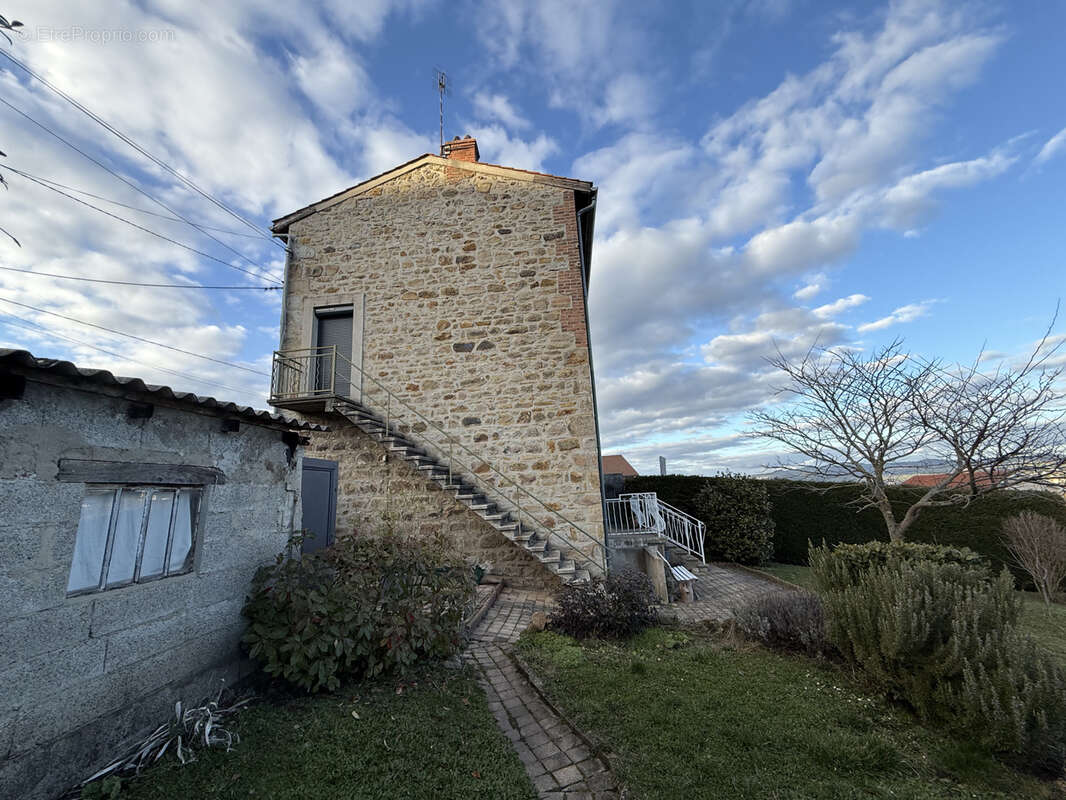 Maison à SAINT-GENEST-LERPT