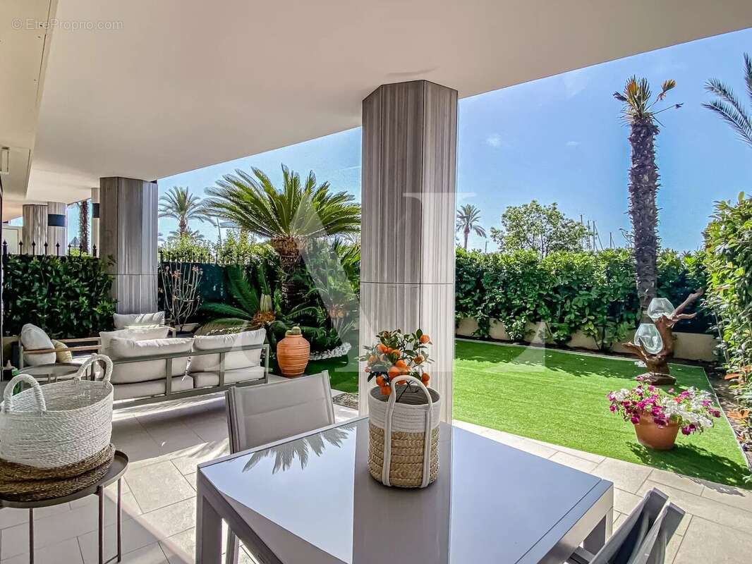 Appartement à VALLAURIS