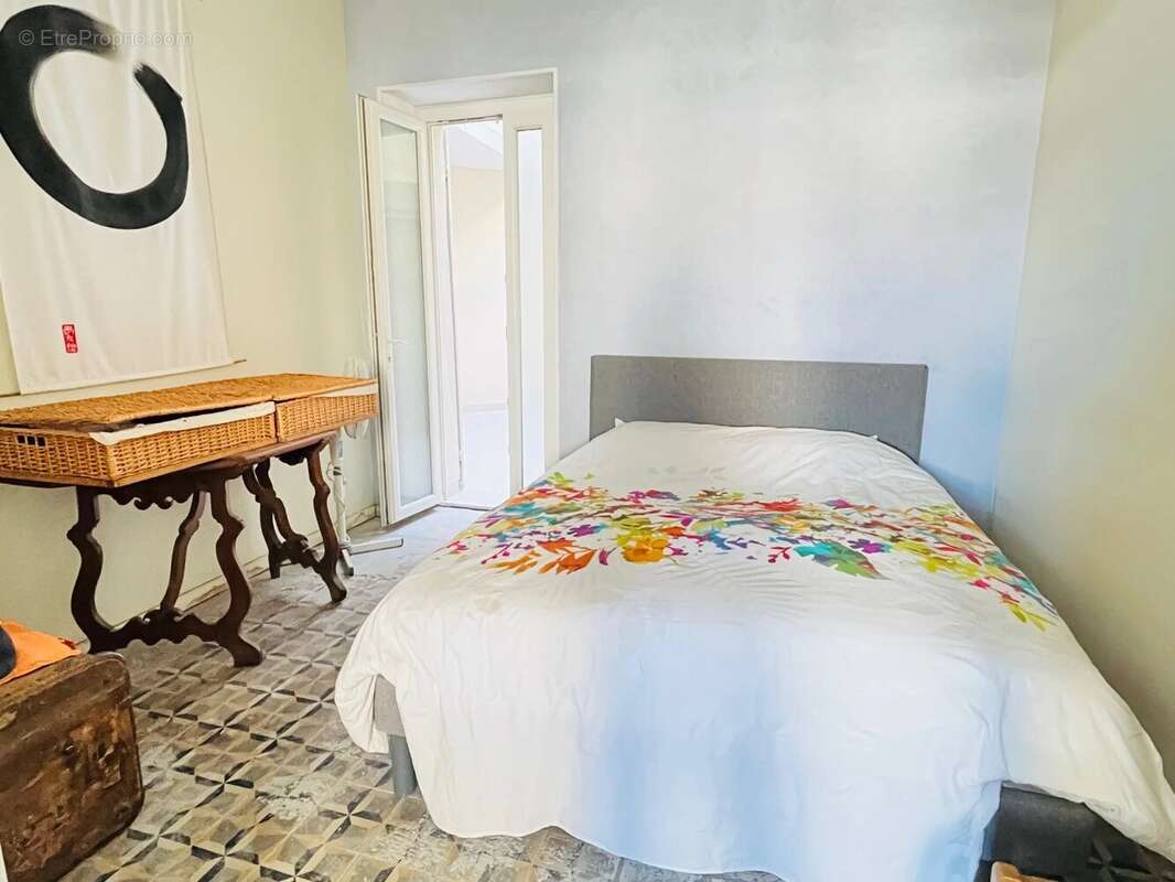 Appartement à MARSEILLE-1E