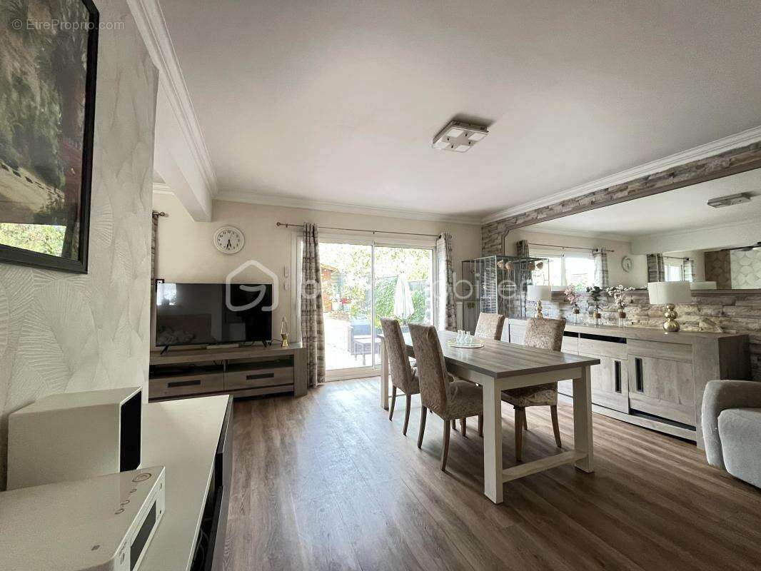 Maison familiale 108 m² – 3 chambres + bureau – Jardin – 2 garages - photo 2
