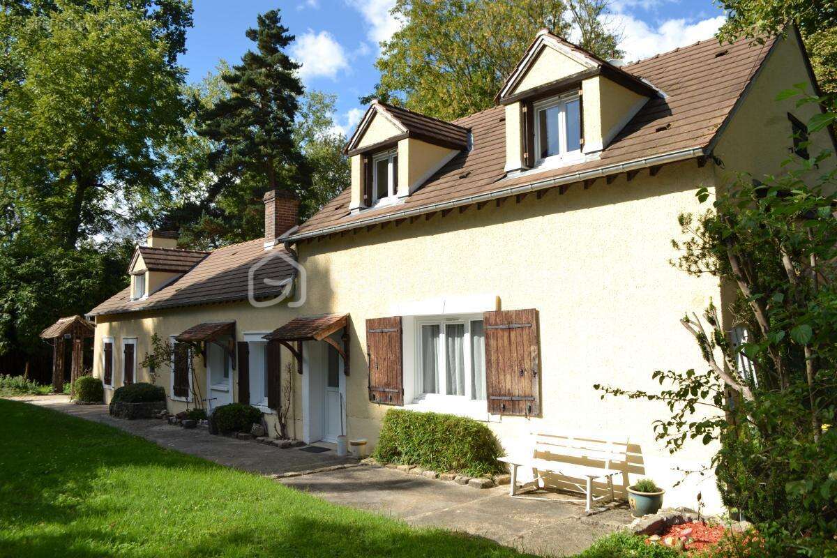 A vendre -longere de 121 m² sur 8000 m² de terrain arbore - photo 2