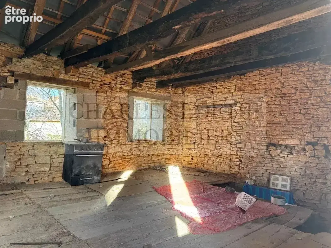 Maison de village en pierre à rénover – Charme et potentiel - photo 3