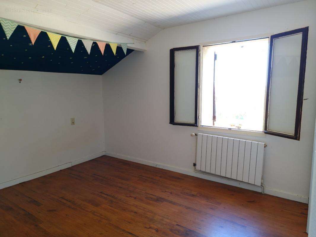 Maison à LACAPELLE-LIVRON