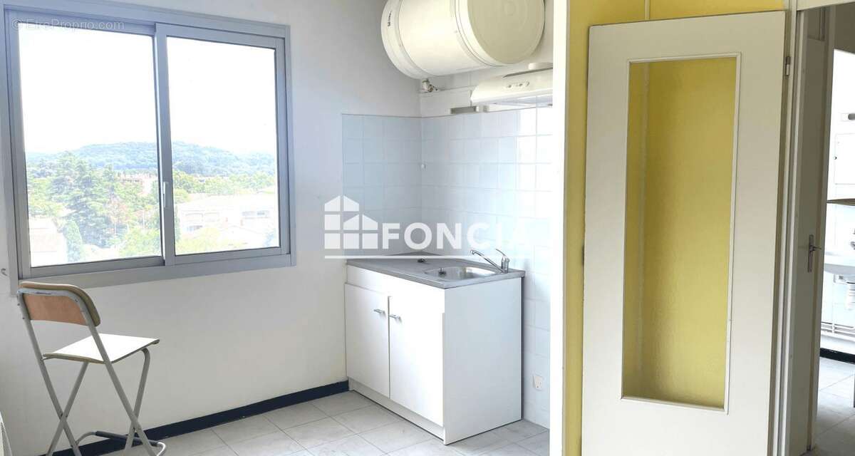 Appartement à BAGNOLS-SUR-CEZE