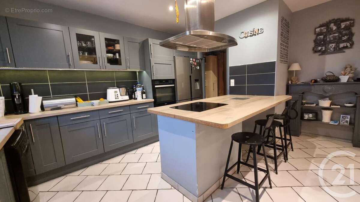 Maison à NEUILLY-LE-REAL