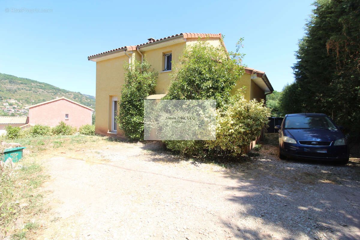 Maison de TYPE 5 sur les hauteurs de St-Affrique - photo 15
