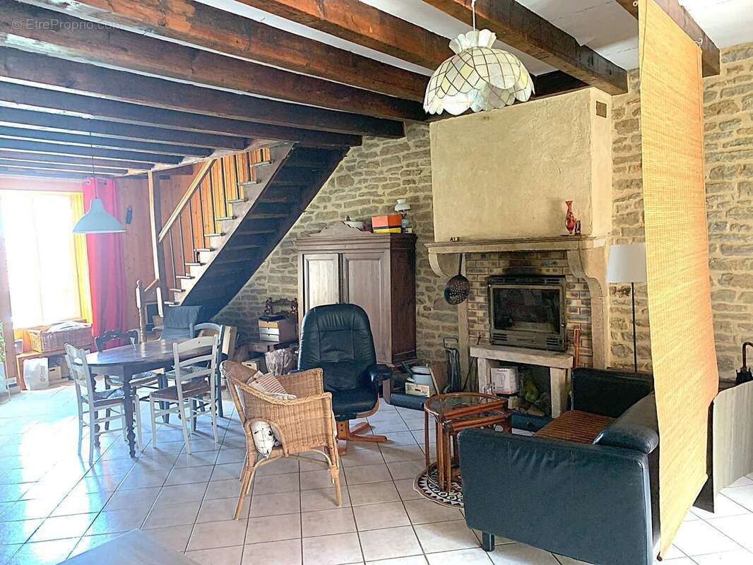 Maison de village en pierres avec grange - photo 2