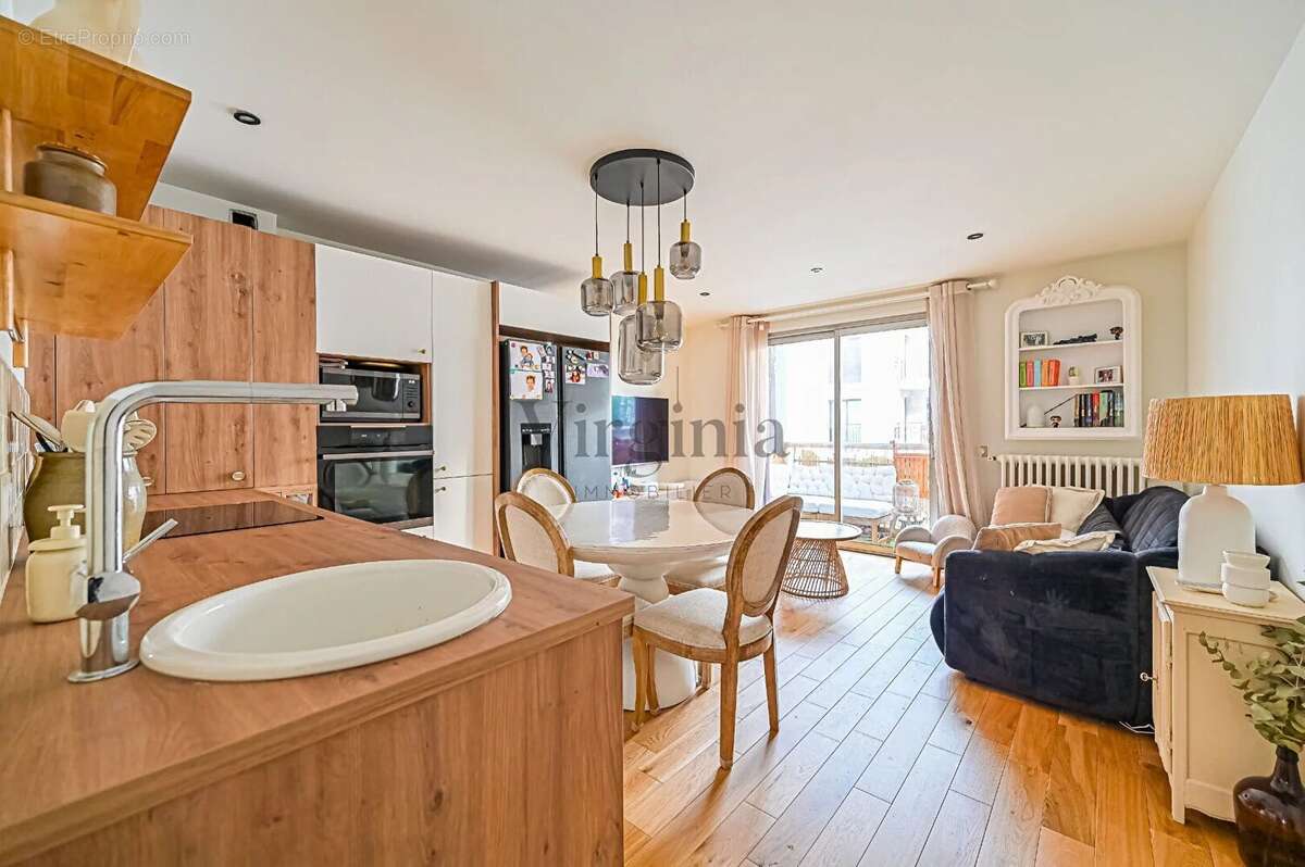 Appartement à CHARENTON-LE-PONT