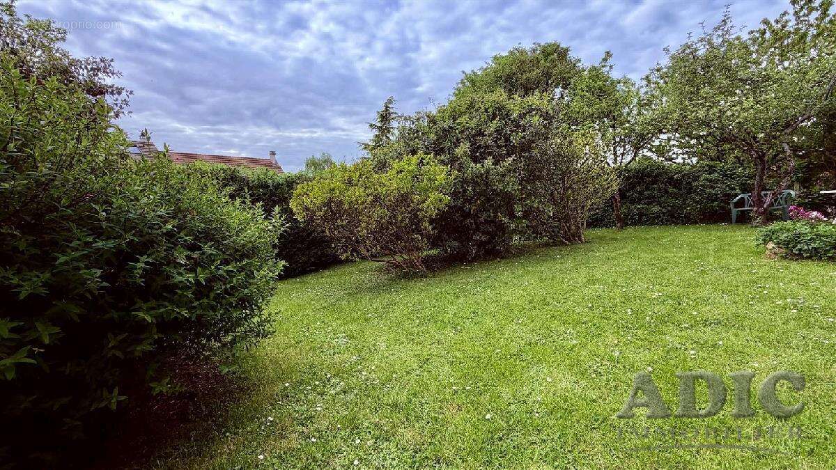 Maison à LONGPERRIER