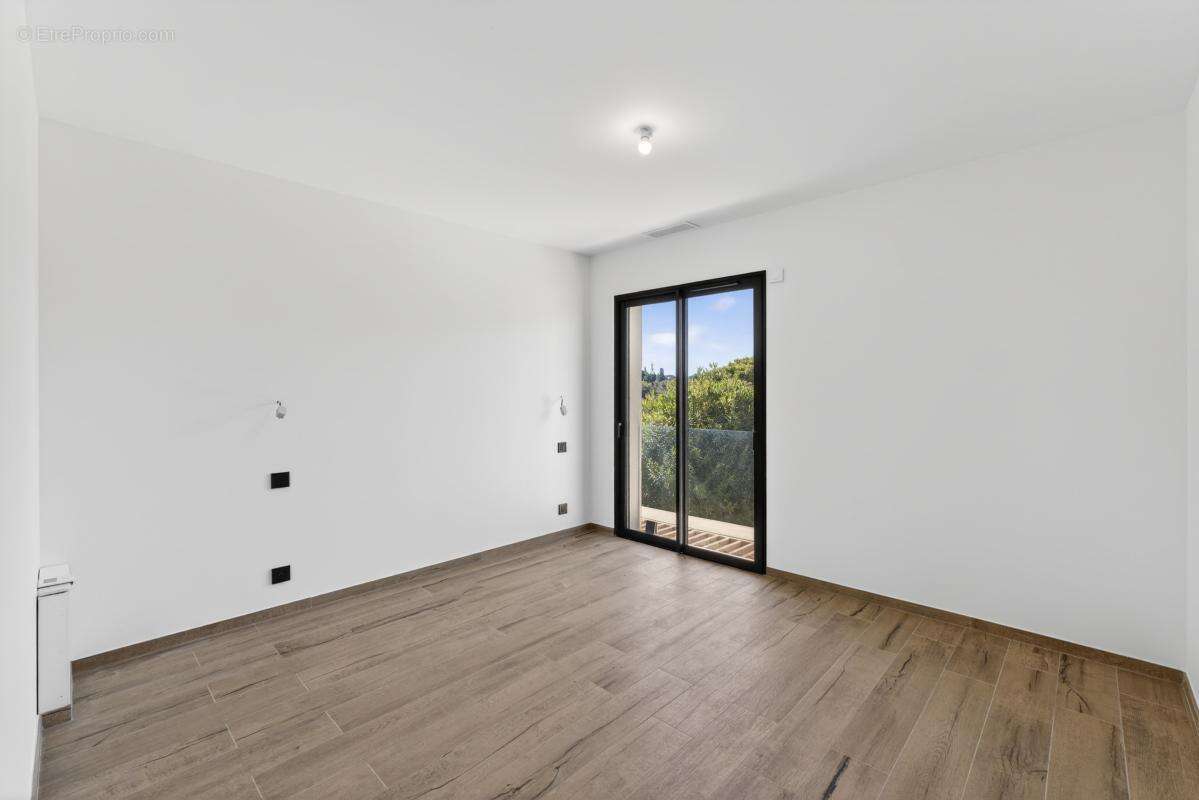 MOUGINS INTERNATIONAL : Villa Neuve avec Ascenseur en Domaine Privé - photo 11