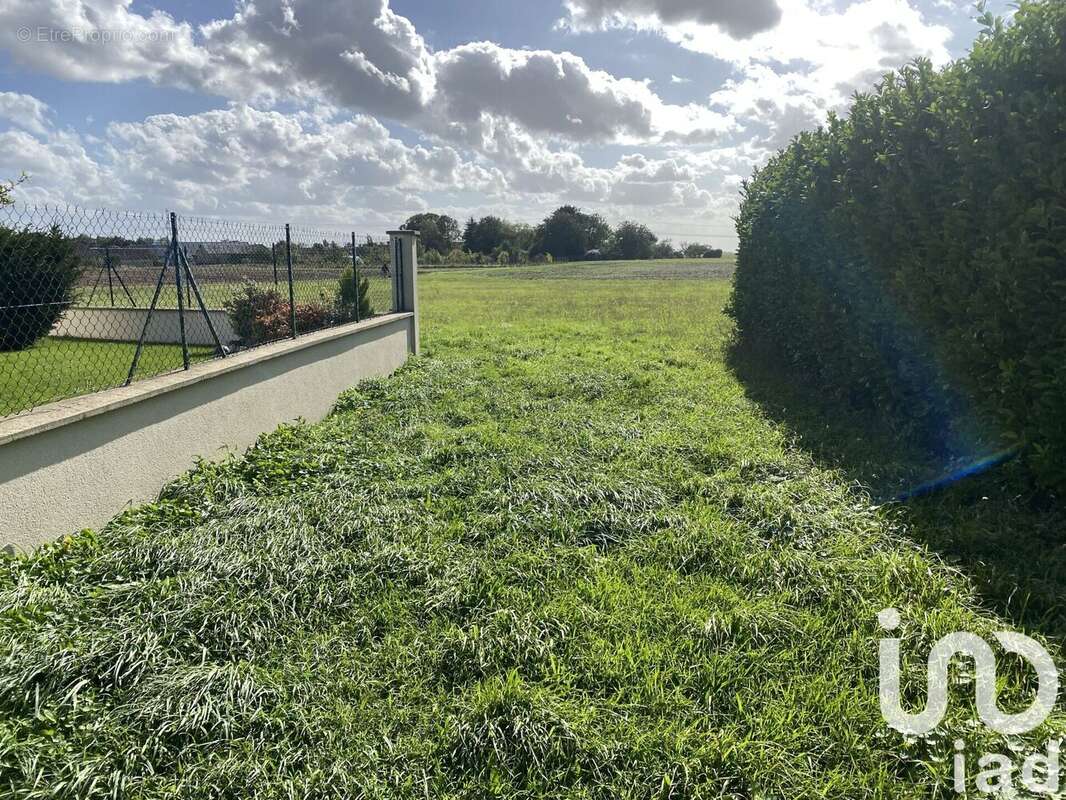 Photo 3 - Terrain à BAZOCHES-LES-GALLERANDES