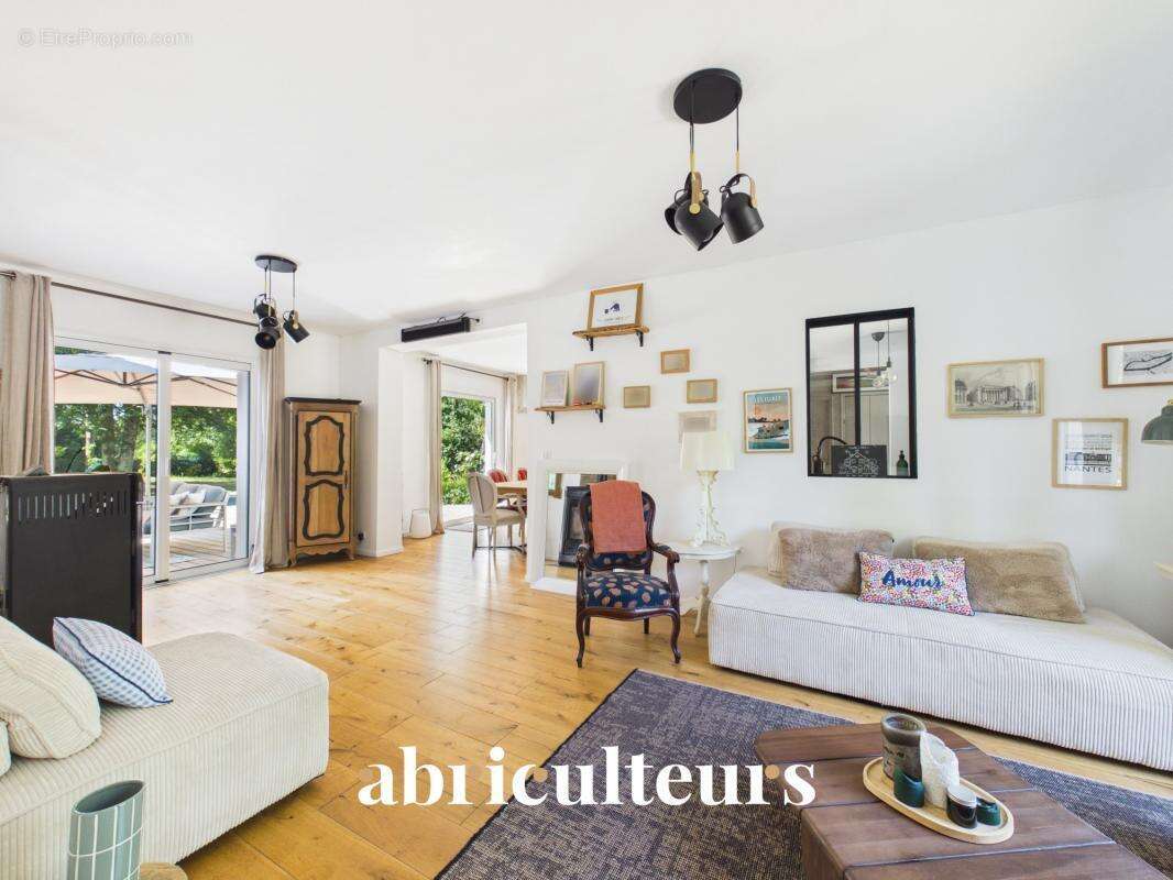 Belle maison idéale pour la famille avec grand jardin, terrasse et piscine en vente à Sautron (44880) - photo 3