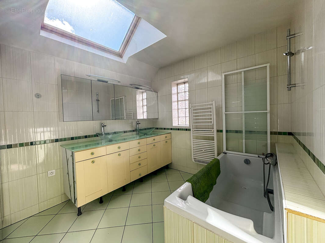 Maison à SARTROUVILLE