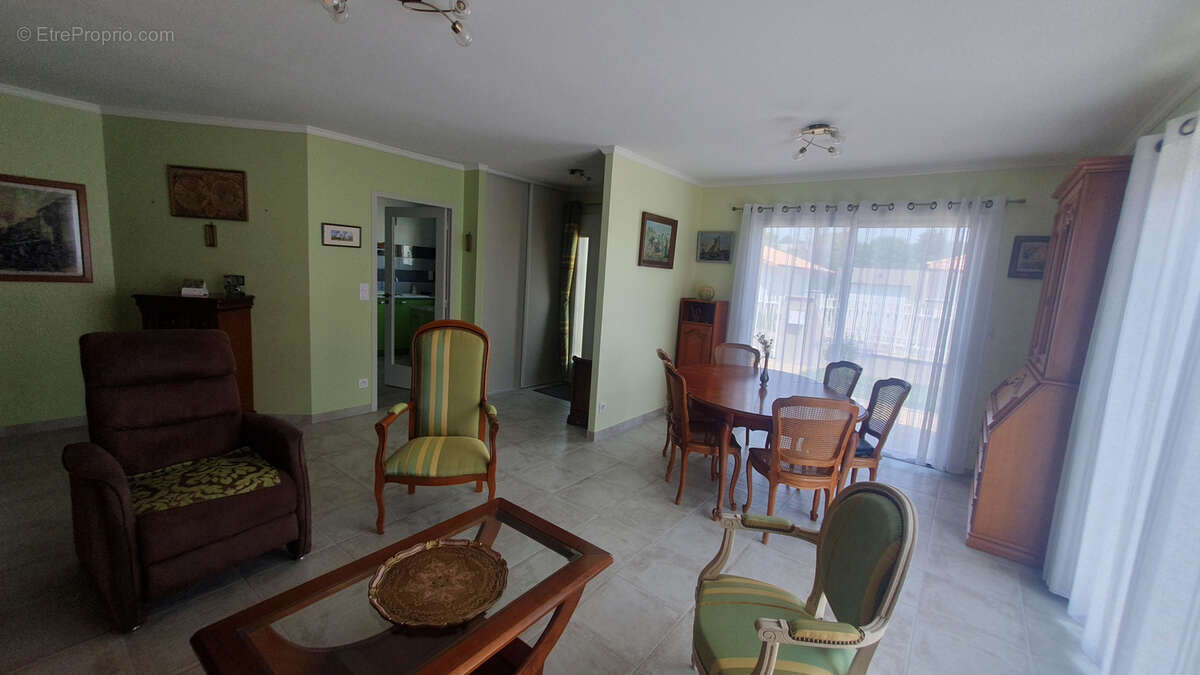 Au Centre Ville de Hagetmau Villa de 106 m2 Hab - photo 2