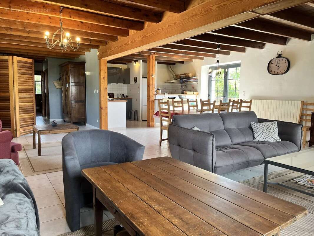 Maison à MONTAIGU-DE-QUERCY