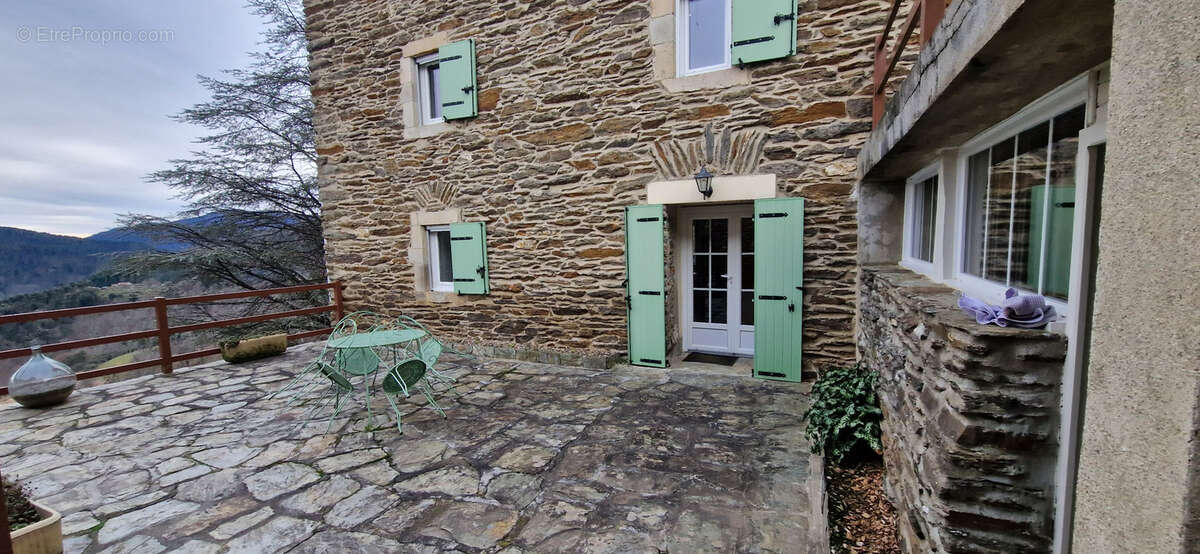 Maison à LE COLLET-DE-DEZE