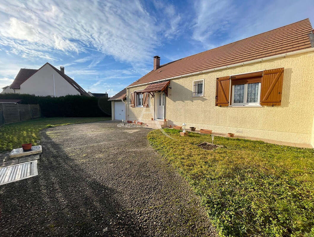 Maison à CHEVRY-COSSIGNY