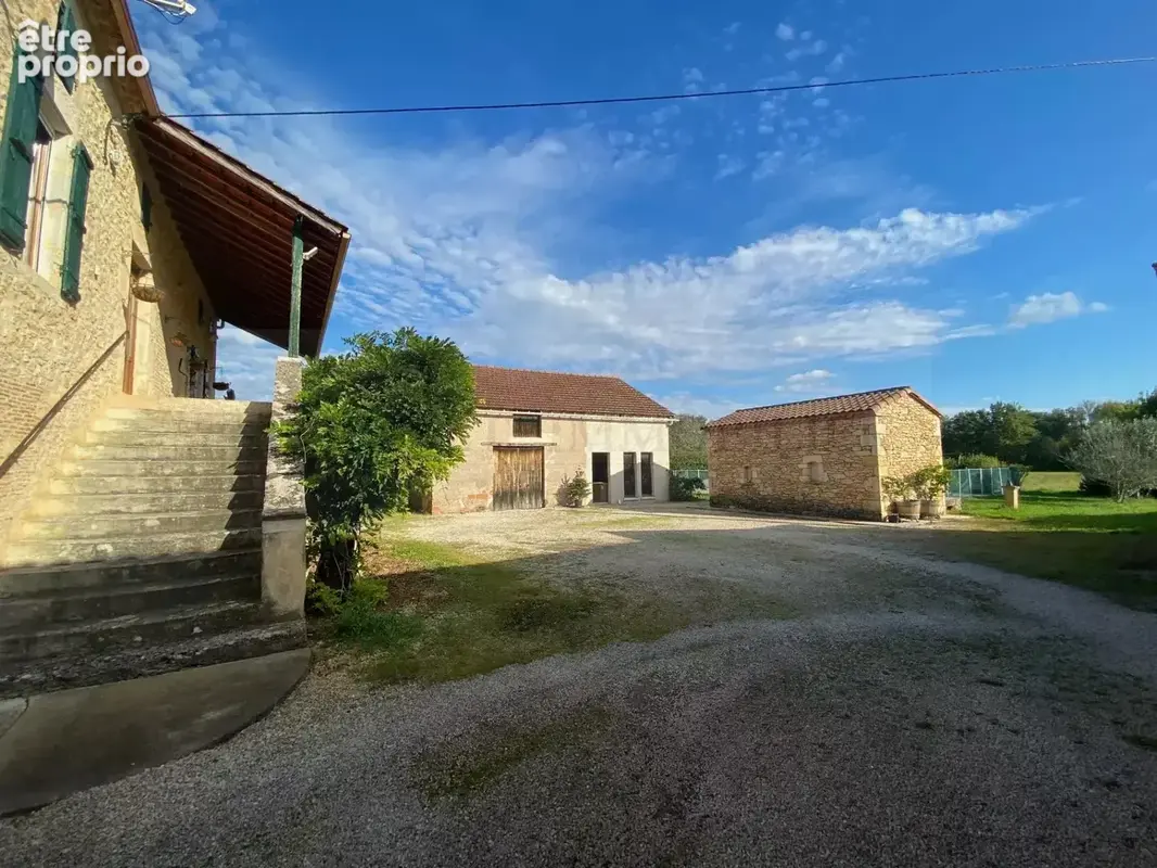 Superbe ensemble en pîerre avec piscine et dépendances au bord du Lot - photo 7