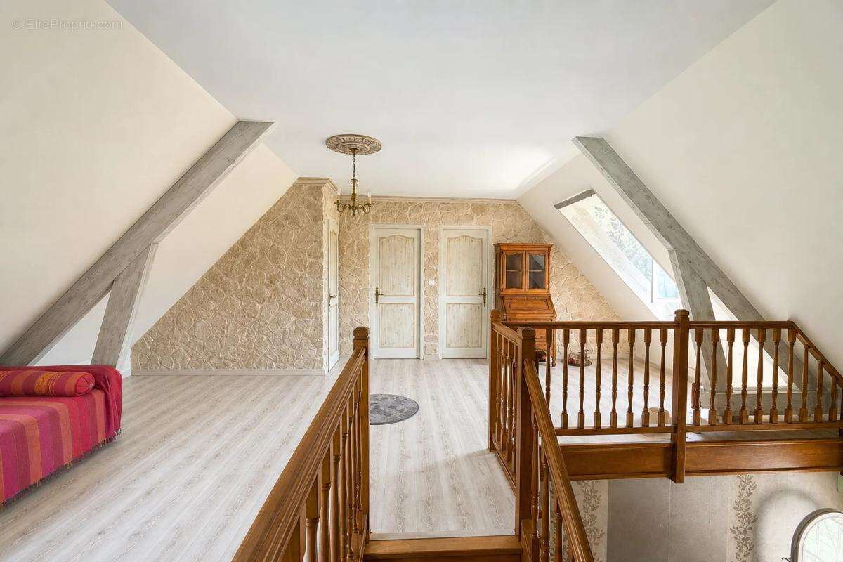 Maison 6 pièces de 187 m² avec appt indép., véranda, garages - photo 15