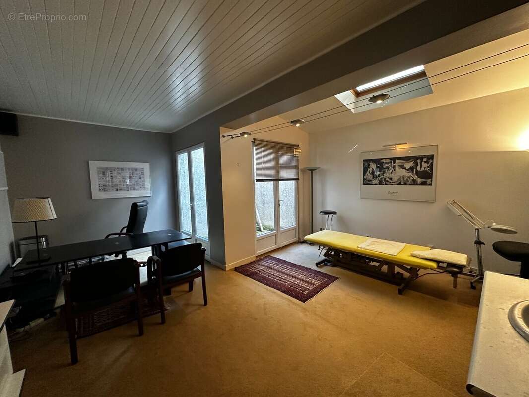 Commerce à MILLY-LA-FORET