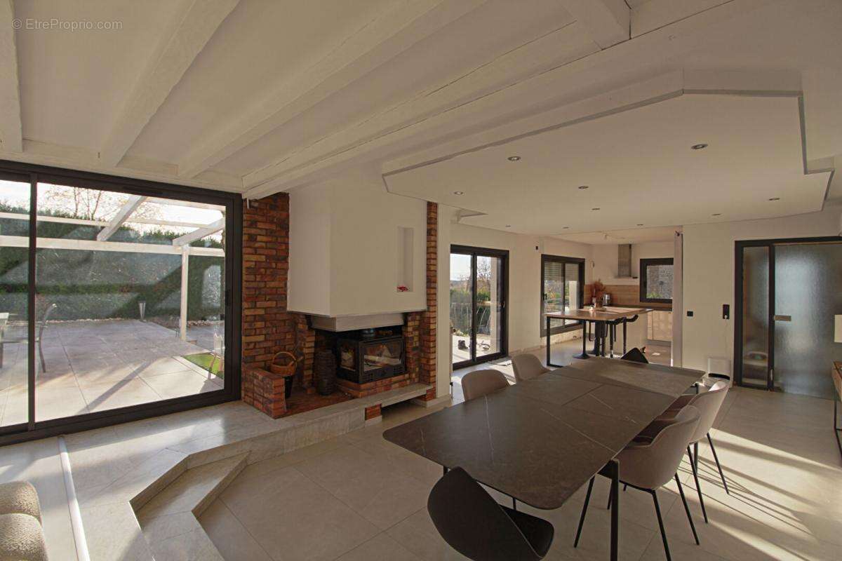 Maison à MONTHOLIER