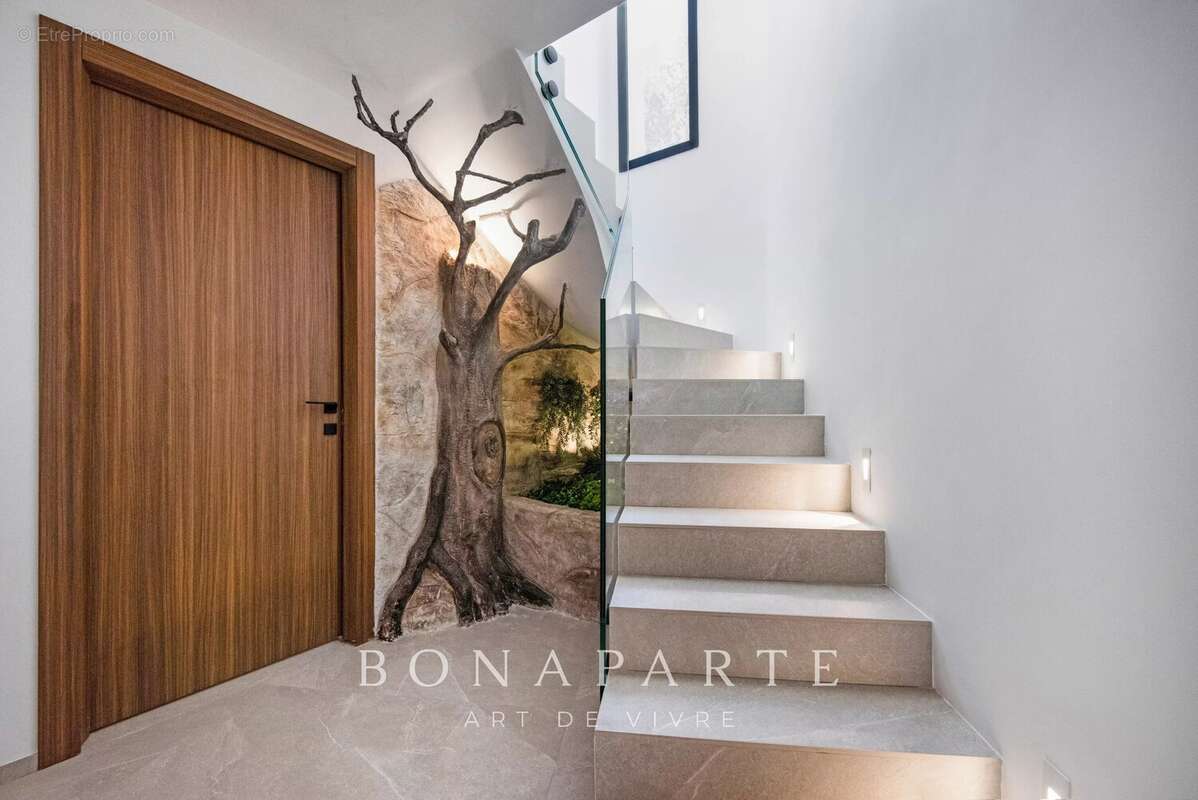 LES ISSAMBRES : Villa contemporaine d’exception – 257 m² habitables – Vue mer panoramique - photo 14