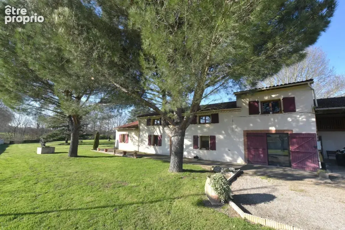 Corps de ferme t5 de 1830 superbement rénové sur terrain arboré 6000 m² - photo 6