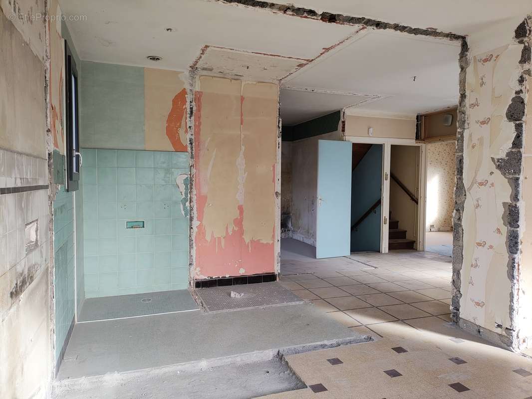Maison vendue en PLATEAU - Travaux intérieurs à prévoir - photo 8