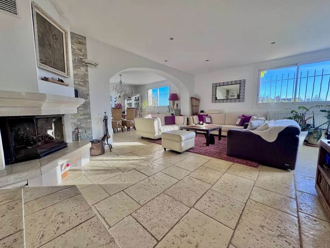 Maison à TOURRETTES-SUR-LOUP