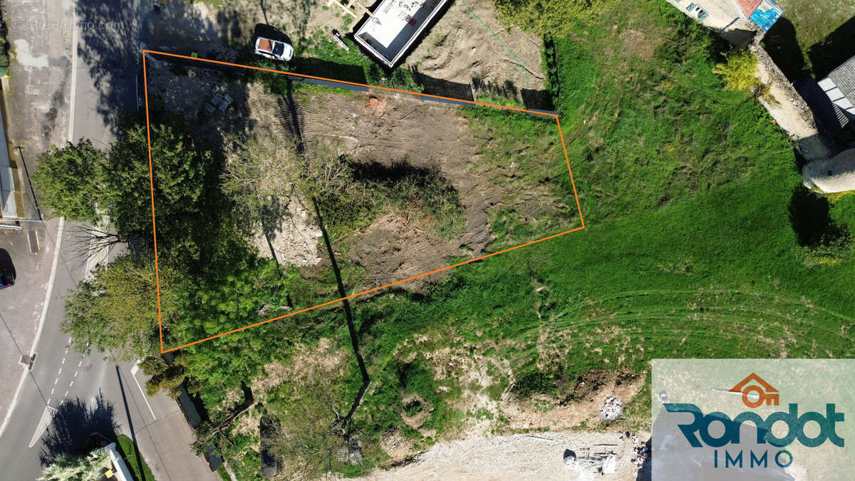 Terrain à MARCILLY-SUR-TILLE