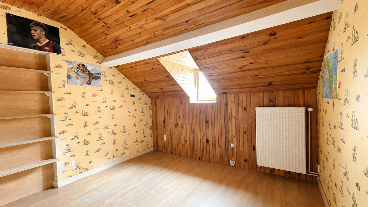 Maison au coeur du centre-ville, sur un magnifique terrain arboré de 824 m². - photo 10