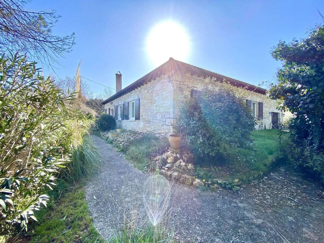 Maison à PUJOLS