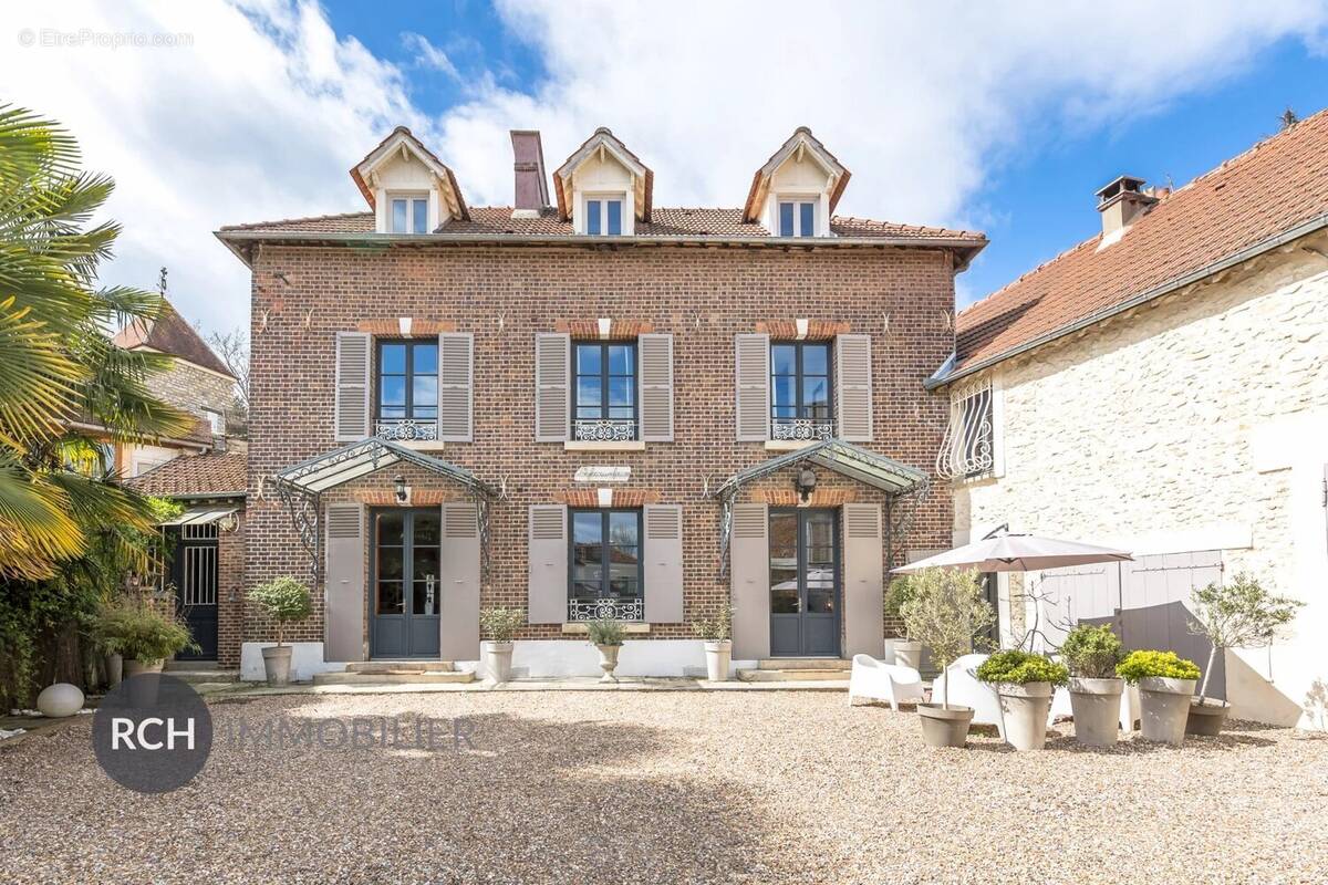 Maison à NEAUPHLE-LE-CHATEAU