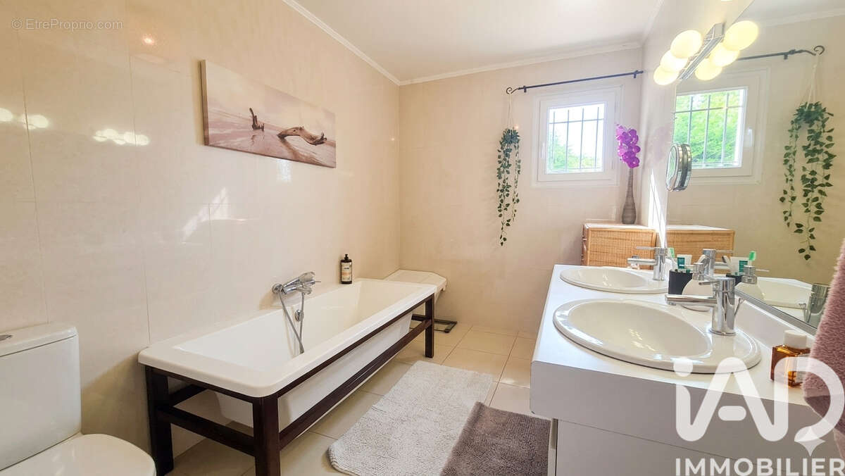 Maison 106 m² à Coursegoules  - photo 8