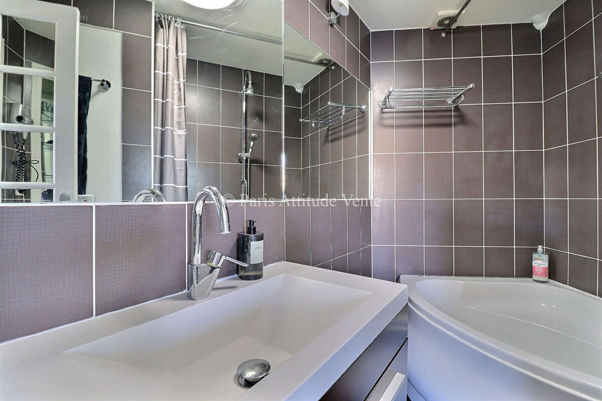 Appartement à PARIS-16E