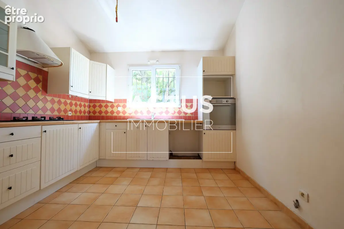 Maison 148 m² à Eyguieres  - photo 4