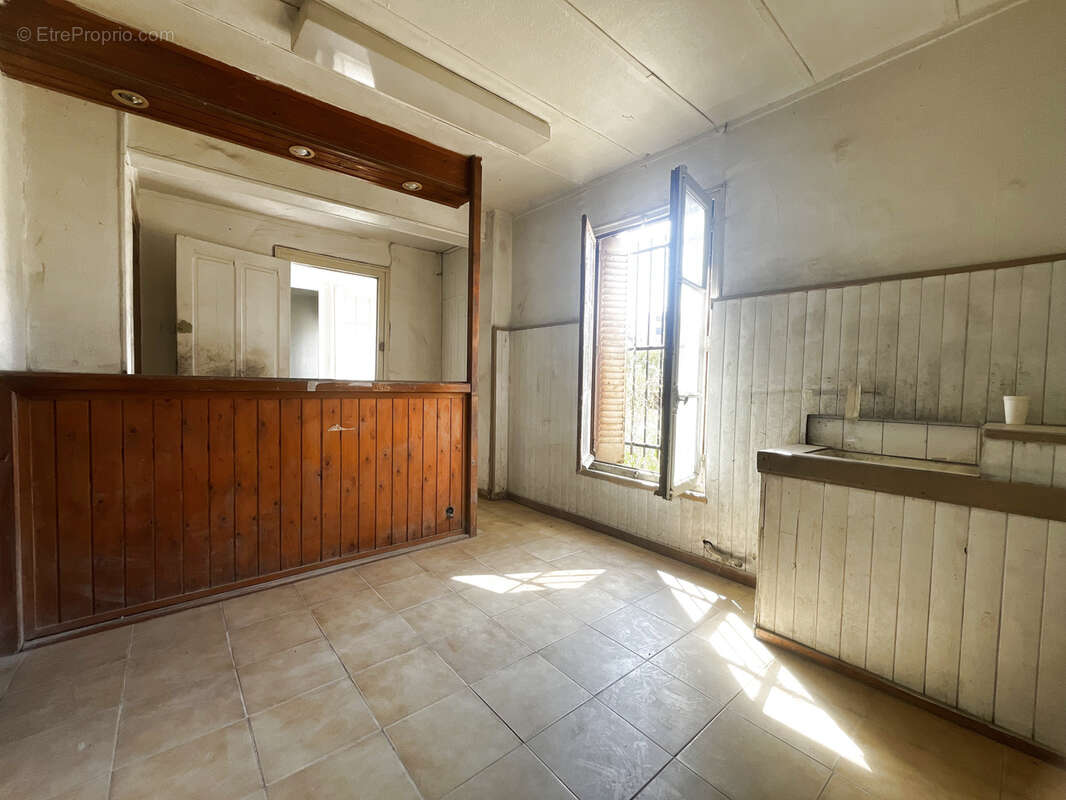 HIDRI IMMO PLUS vous propose un Ensemble immobilier unique à fort potentiel : Maison, Atelier et Dépendances - photo 5