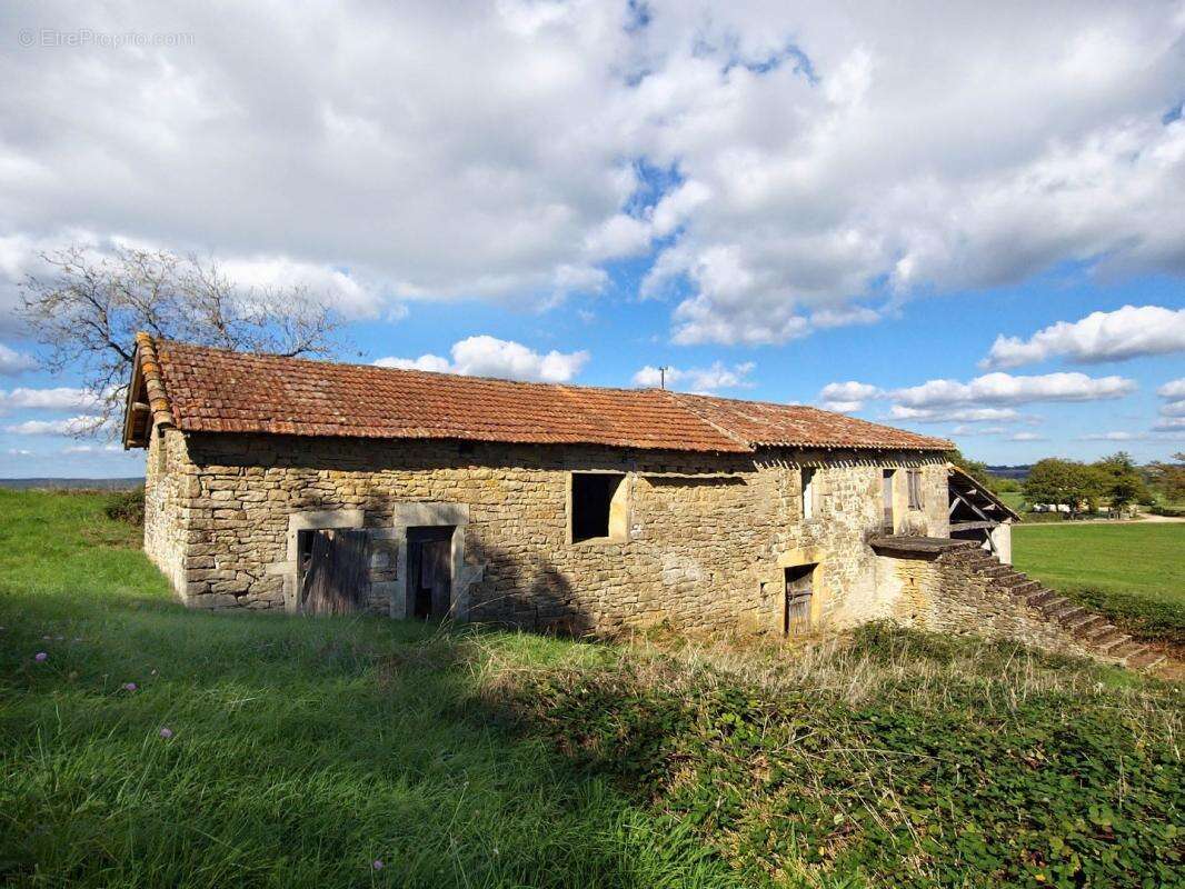 Maison à LACAPELLE-LIVRON