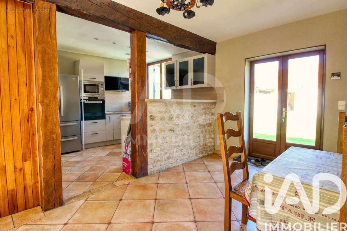 Maison 141 m² à Courcelles  - photo 3
