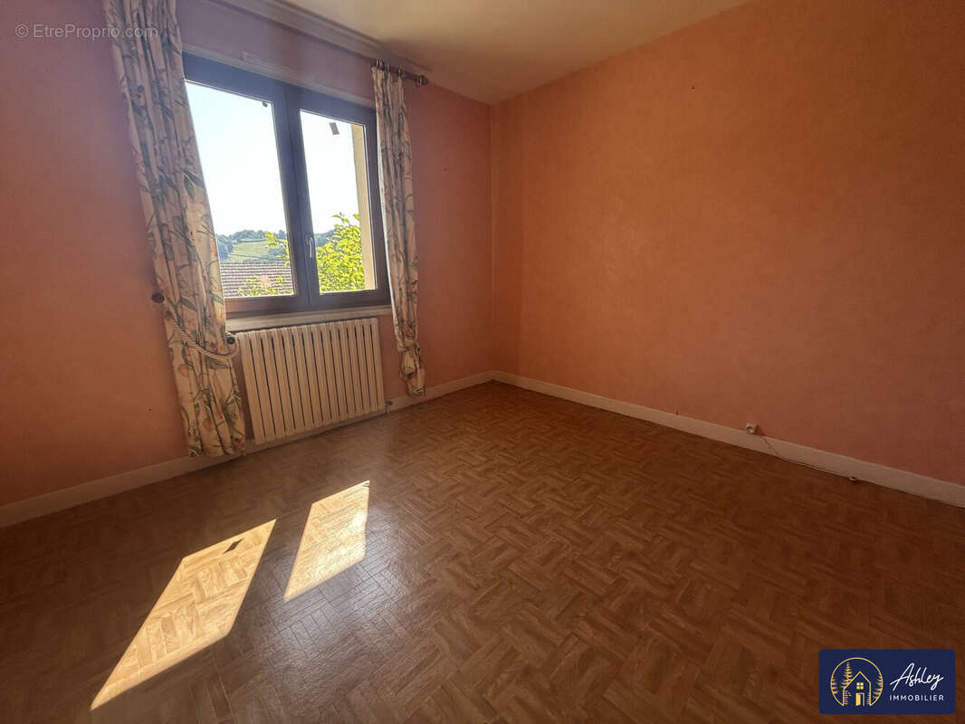 Maison 5 pièces YDES - Maison à YDES