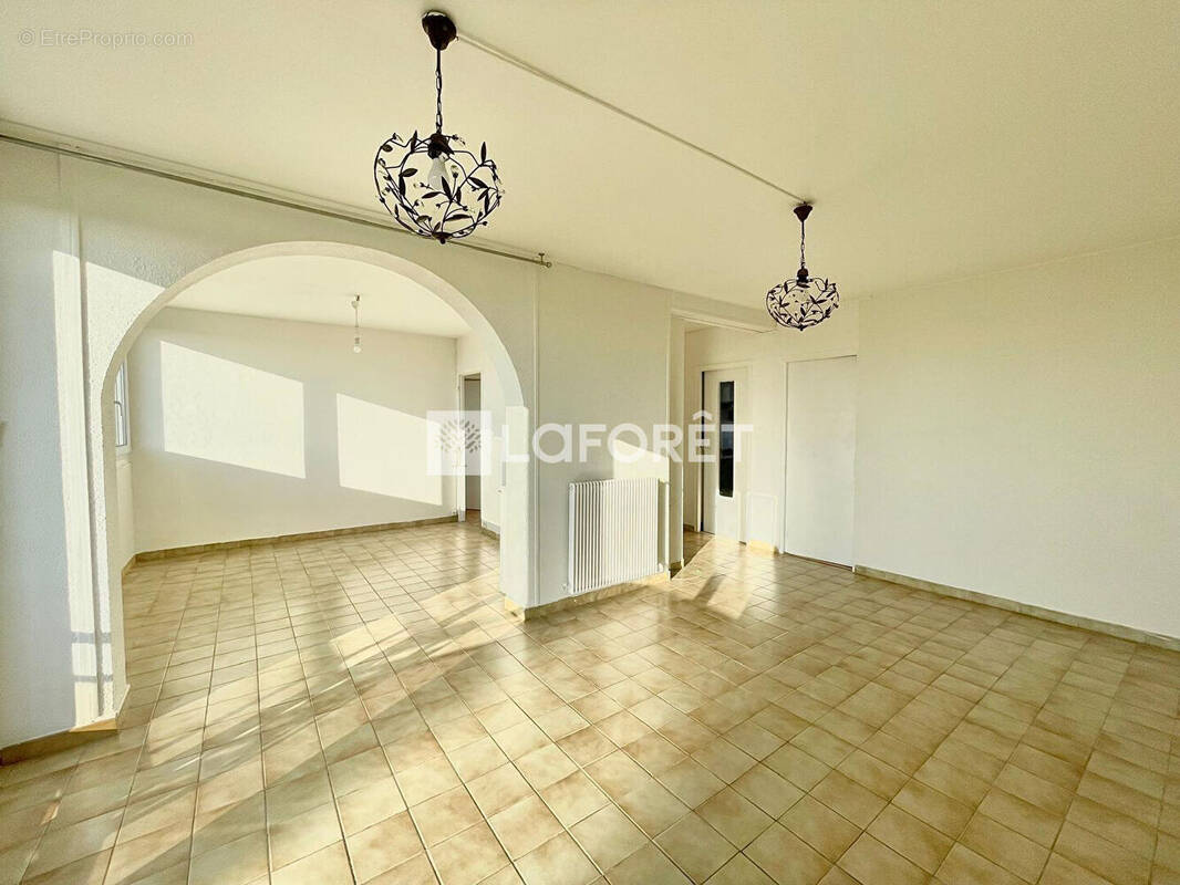 Appartement à SARTROUVILLE