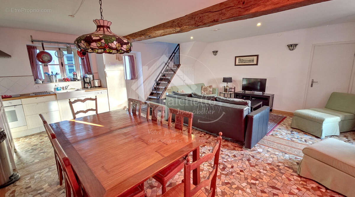 Maison à MONTAIGU-LE-BLIN