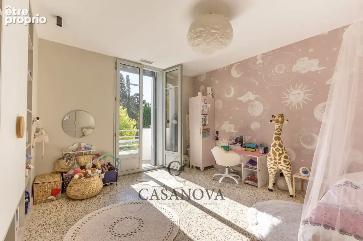Maison de caractère rénovée avec jardin paysager, piscine et garage aux Arceaux à Montpellier - photo 19