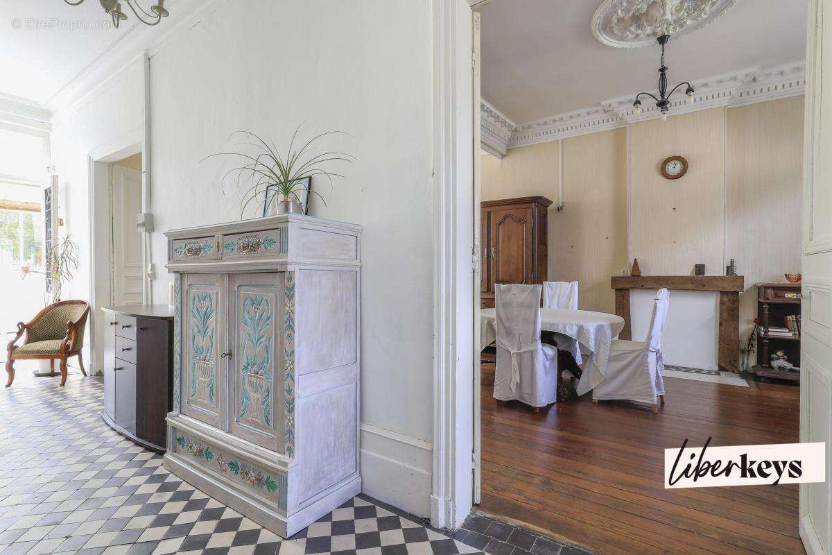 Maison familiale 158 m² – 3 chambres – Grand terrain 1 322 m² – Véranda – Bureau  – Parking – Pommereuil - photo 3