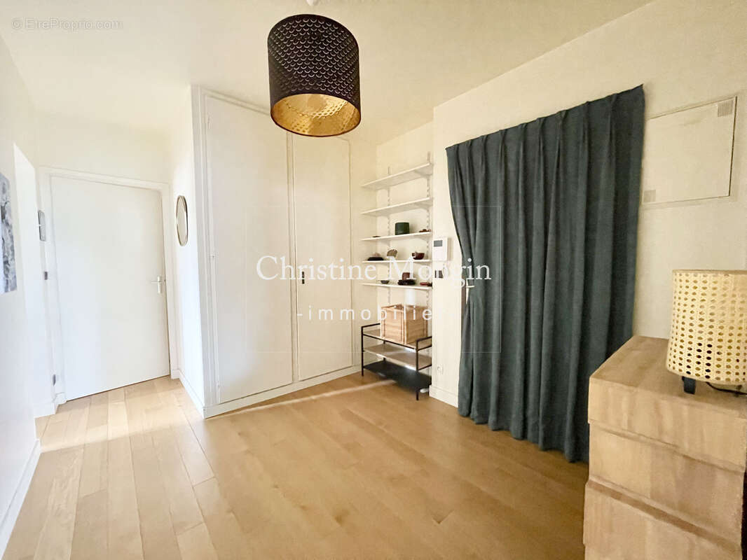 Appartement à NEUILLY-SUR-SEINE