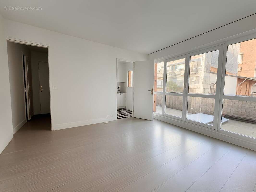 Appartement à PARIS-18E