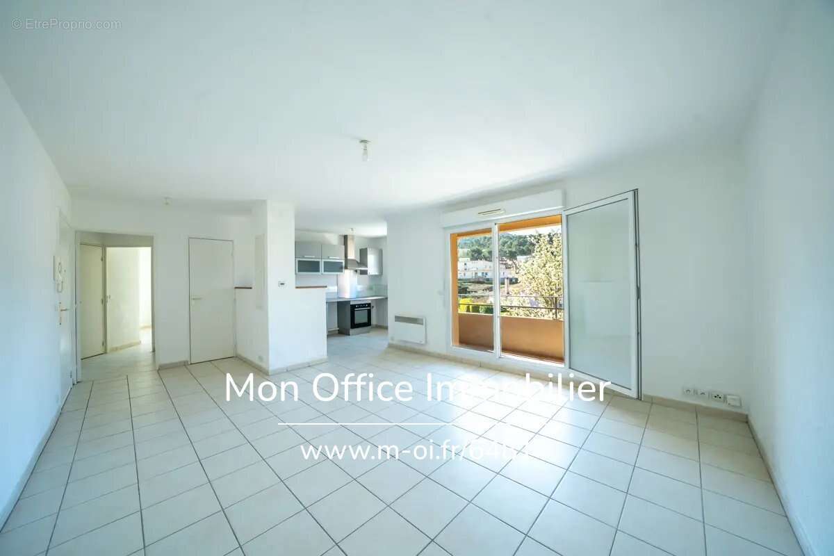 Appartement à LA ROQUE-D'ANTHERON