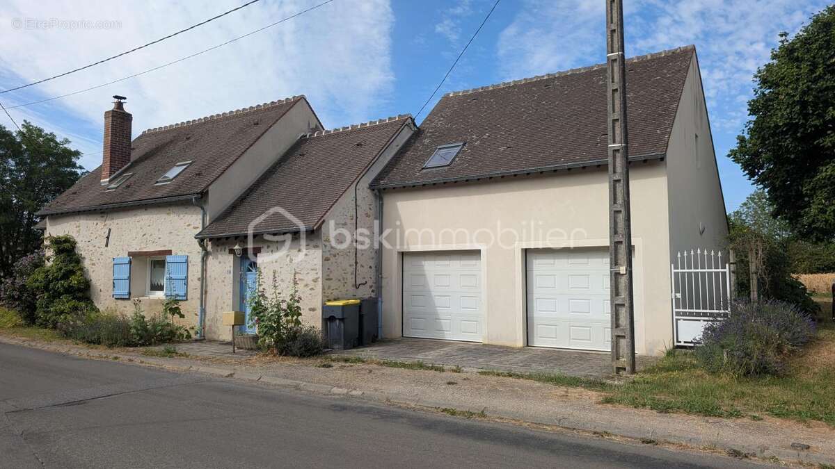 Exclusivité :  Maison rénovée avec grange et terrain constructible en sus (offert) - photo 2