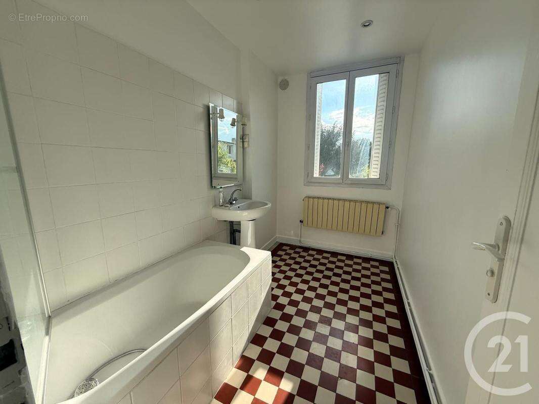 Appartement à FONTENAY-SOUS-BOIS